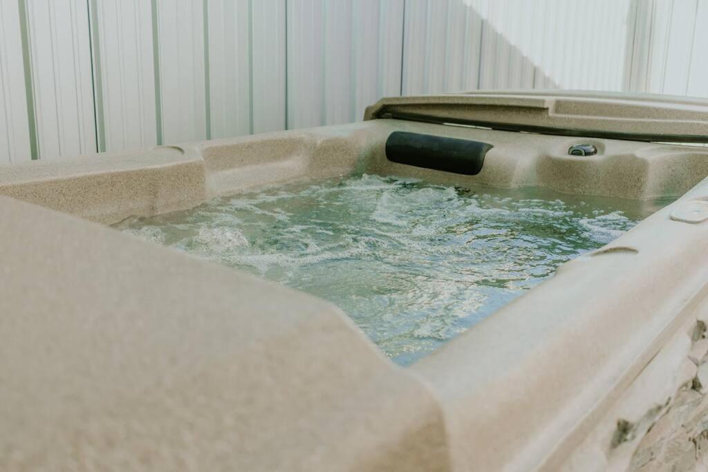 Agave Tiny House At Cactus Flower-Hot Tub-Pet Friendly-No Pet Fees! Albuquerque Dış mekan fotoğraf