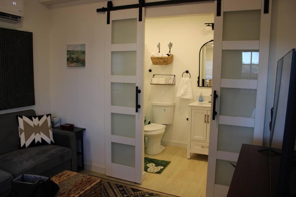 Agave Tiny House At Cactus Flower-Hot Tub-Pet Friendly-No Pet Fees! Albuquerque Dış mekan fotoğraf