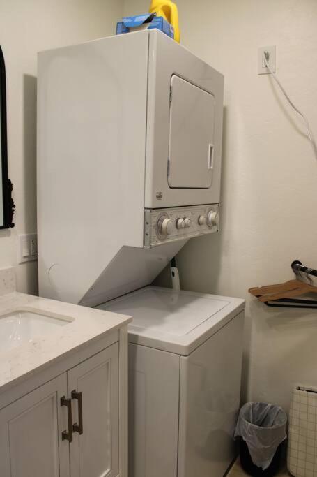 Agave Tiny House At Cactus Flower-Hot Tub-Pet Friendly-No Pet Fees! Albuquerque Dış mekan fotoğraf