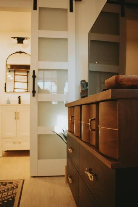Agave Tiny House At Cactus Flower-Hot Tub-Pet Friendly-No Pet Fees! Albuquerque Dış mekan fotoğraf